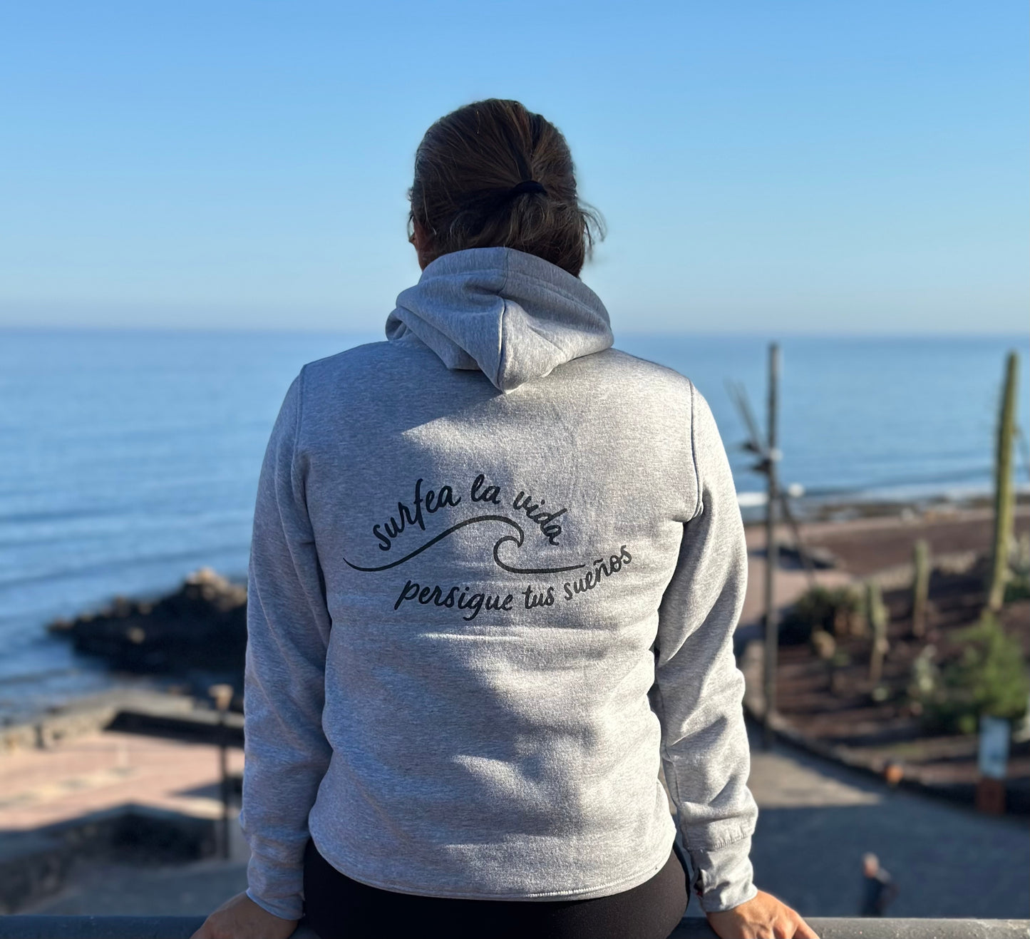 Sudadera “surfea la vida”